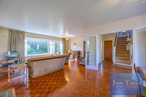 undefined, Lodge Close, Chigwell IG7