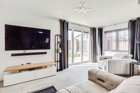 3 bedroom semi-detached house for sale, Staithes Drive, Wakefield