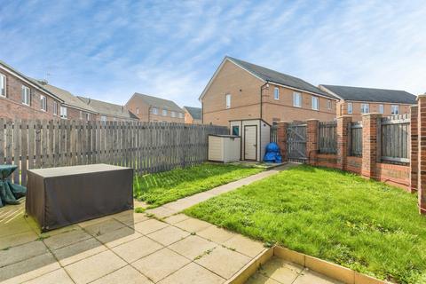 3 bedroom semi-detached house for sale, Staithes Drive, Wakefield