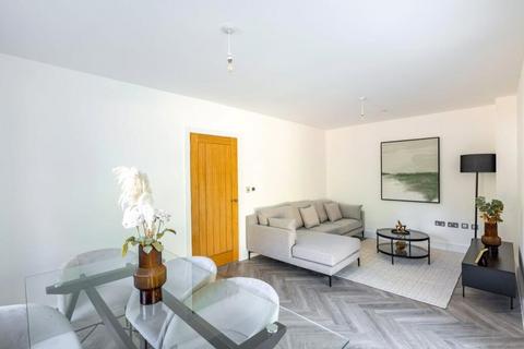 undefined, Fairoak Close, Kenley, CR8