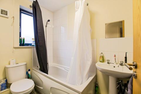 2 bedroom flat for sale, Sunderland Street, Halifax, HX1