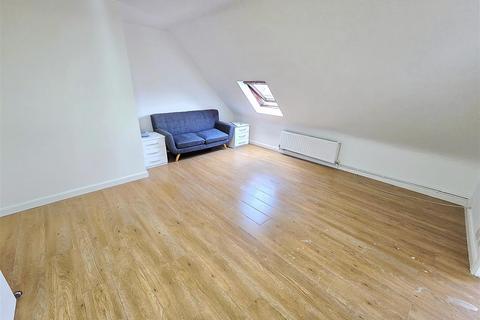 Studio to rent, Nibthwaite Road, Harrow