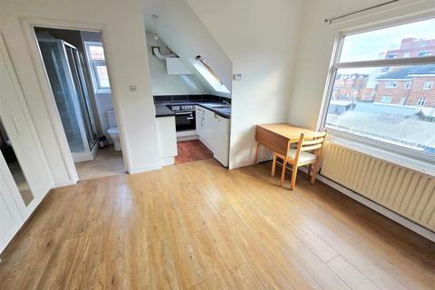 Studio to rent, Nibthwaite Road, Harrow