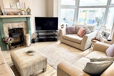 3 bedroom semi-detached house for sale, Terringes Avenue, Worthing, West Sussex, BN13 1JQ