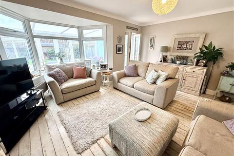 3 bedroom semi-detached house for sale, Terringes Avenue, Worthing, West Sussex, BN13 1JQ