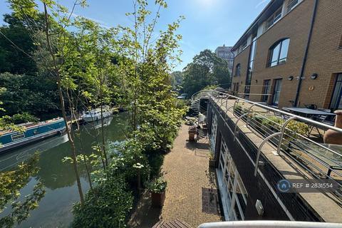 1 bedroom in a flat share to rent, Bridge Wharf, London, N1
