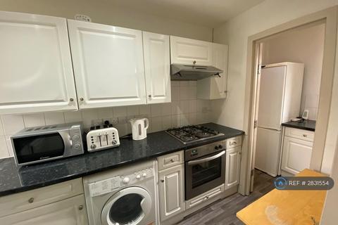 1 bedroom in a flat share to rent, Bridge Wharf, London, N1
