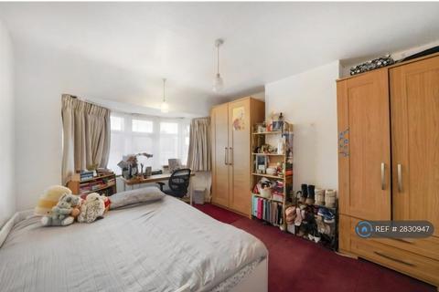 3 bedroom terraced house to rent, Wyld Way, Wembley, HA9