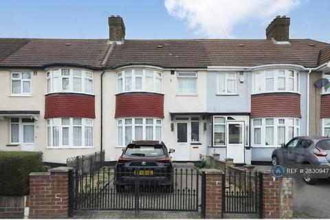 3 bedroom terraced house to rent, Wyld Way, Wembley, HA9