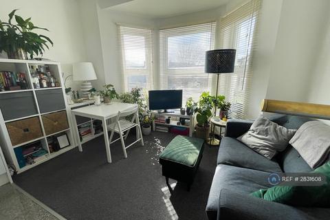 2 bedroom flat to rent, Wellmeadow Road, London, SE6