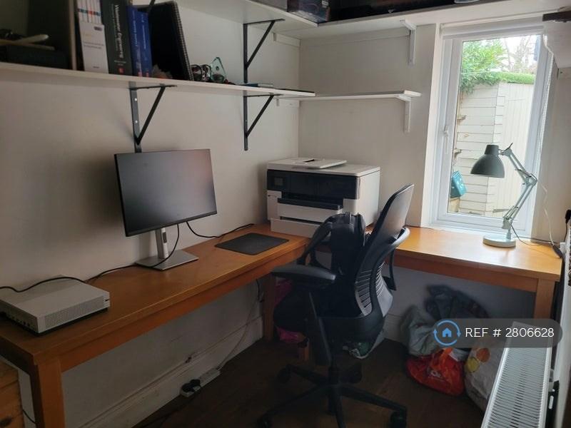 Office / Studio 2.88m x 1.57m