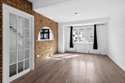 3 bedroom terraced house for sale, Laburnum Avenue, Hornchurch, RM12