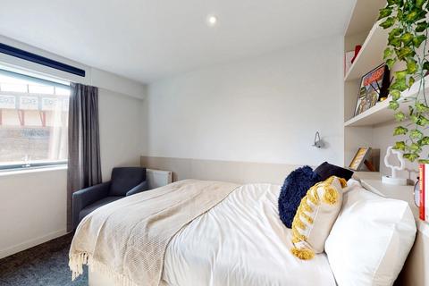 Studio to rent, Lambeth Road