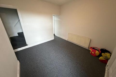 3 bedroom terraced house to rent, Arden Road, Smethwick, B67 6EW
