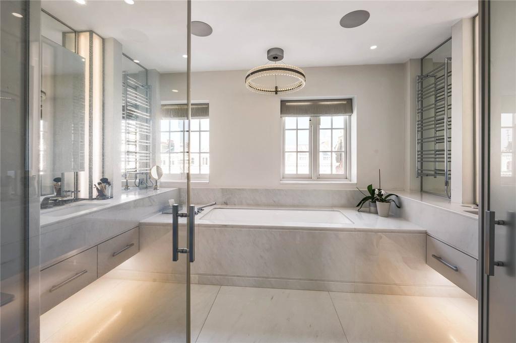 Principal Bathroom