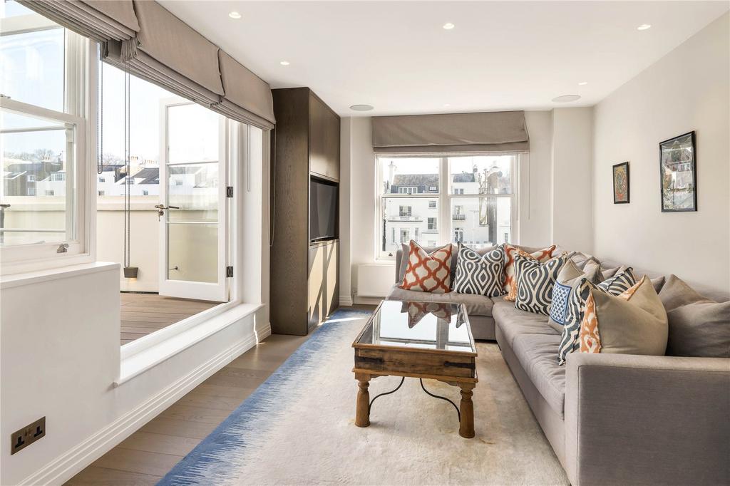 Sitting Room / Bed 4
