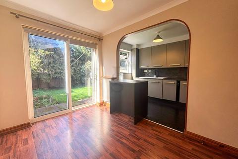 3 bedroom semi-detached house to rent, Buckingham Drive, Leicester