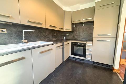 3 bedroom semi-detached house to rent, Buckingham Drive, Leicester