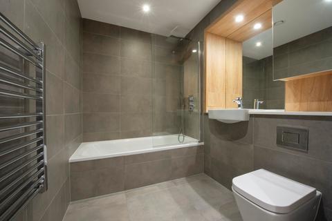 3 bedroom flat to rent, Moat Street, London SW11