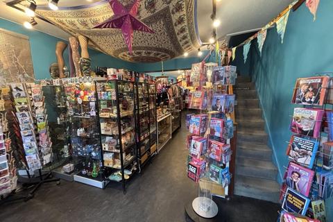 Retail property (high street) to rent, 4 Bath Pl Taunton TA1 4ER
