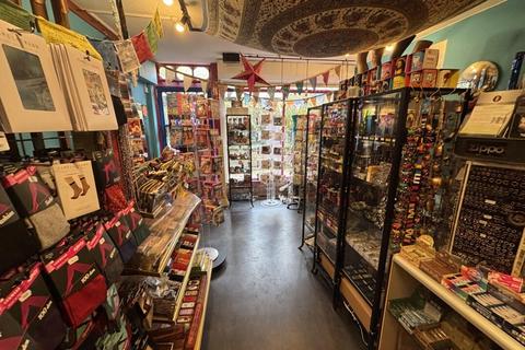 Retail property (high street) to rent, 4 Bath Pl Taunton TA1 4ER