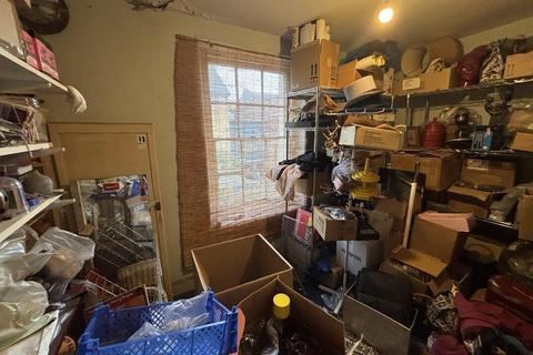 Retail property (high street) to rent, 4 Bath Pl Taunton TA1 4ER