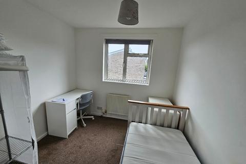 1 bedroom in a house share to rent, Limeslade road, stanford-le-hope SS17