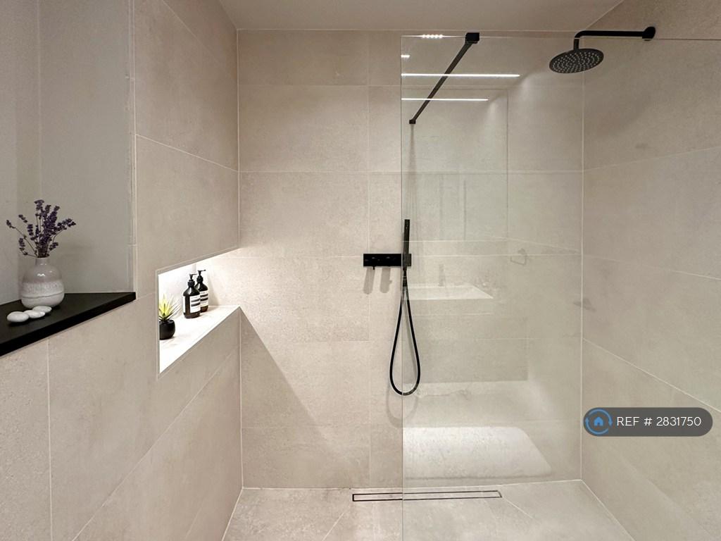 En Suite 1