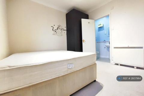 undefined, Madison Heights, Hounslow, TW3