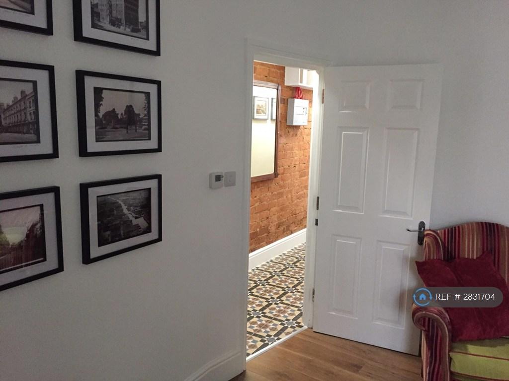 Entrance To Lounge/Diner