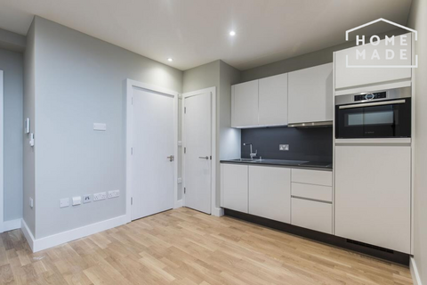 Studio to rent, Gerard Court, Willesden Green, NW2
