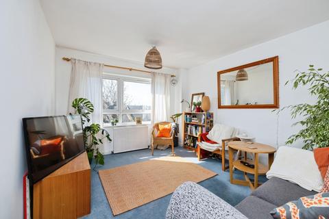 2 bedroom flat for sale, Turenne Close, Wandsworth, London, SW18