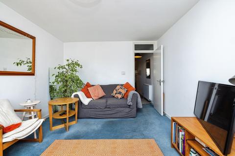 2 bedroom flat for sale, Turenne Close, Wandsworth, London, SW18