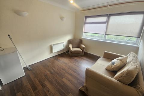 2 bedroom flat to rent, Roseholme, Maidstone, ME16