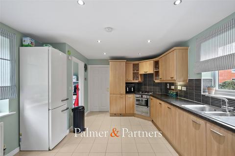 4 bedroom link detached house for sale, Secundus Drive, Colchester, Essex, CO2