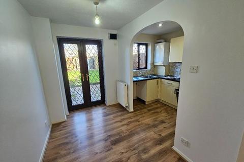 2 bedroom semi-detached house to rent, Canterbury Close, Banbury, OX16 4FF