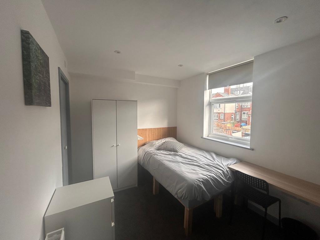 Bright single bedroom with desk and wardrobe...