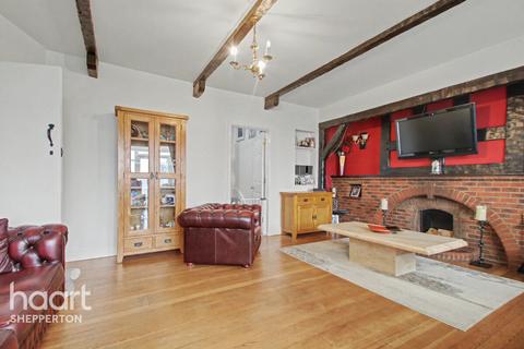 undefined, Lois Drive, Shepperton