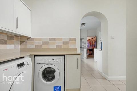 undefined, Lois Drive, Shepperton