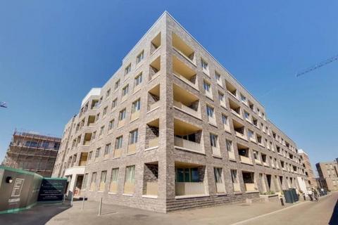 3 bedroom flat to rent, Fielders Crescent, London