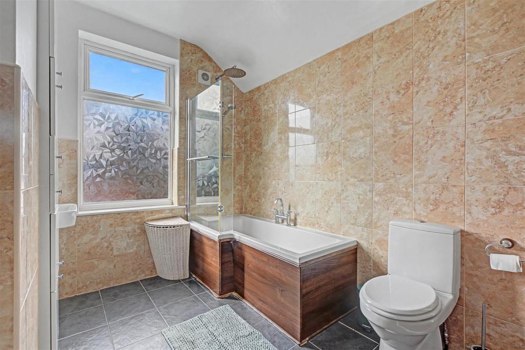 Bathroom 1.jpeg