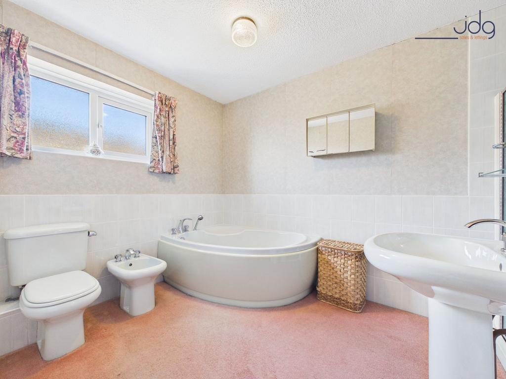 Family Bathroom with separate shower
