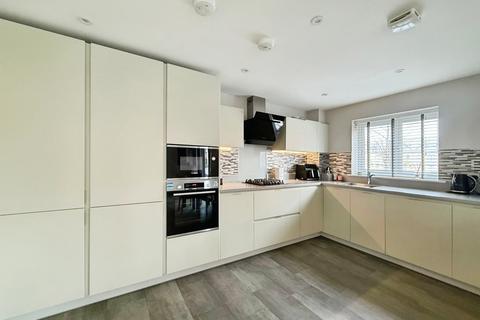 2 bedroom apartment for sale, Hawthorn Drive, Crowthorne, Berkshire
