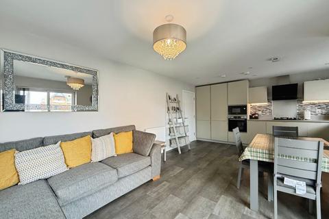 2 bedroom apartment for sale, Hawthorn Drive, Crowthorne, Berkshire