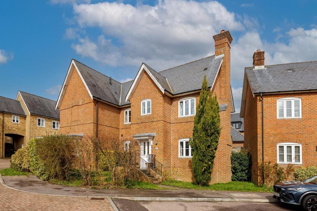 33 Nassau Drive Crowborough TN62 GT Roots Property Ma