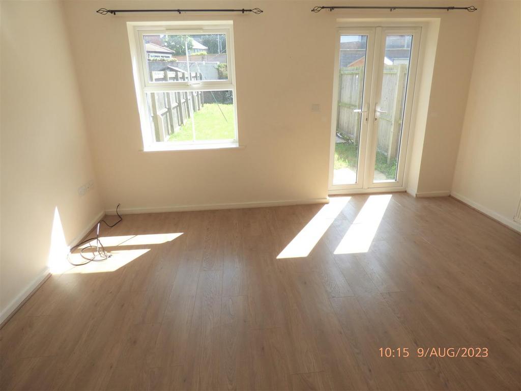 76 Wharncliffe Road - Lng4.JPG
