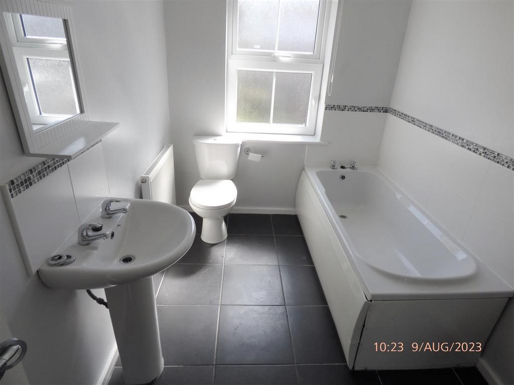 76 Wharncliffe Road - Bath1.JPG