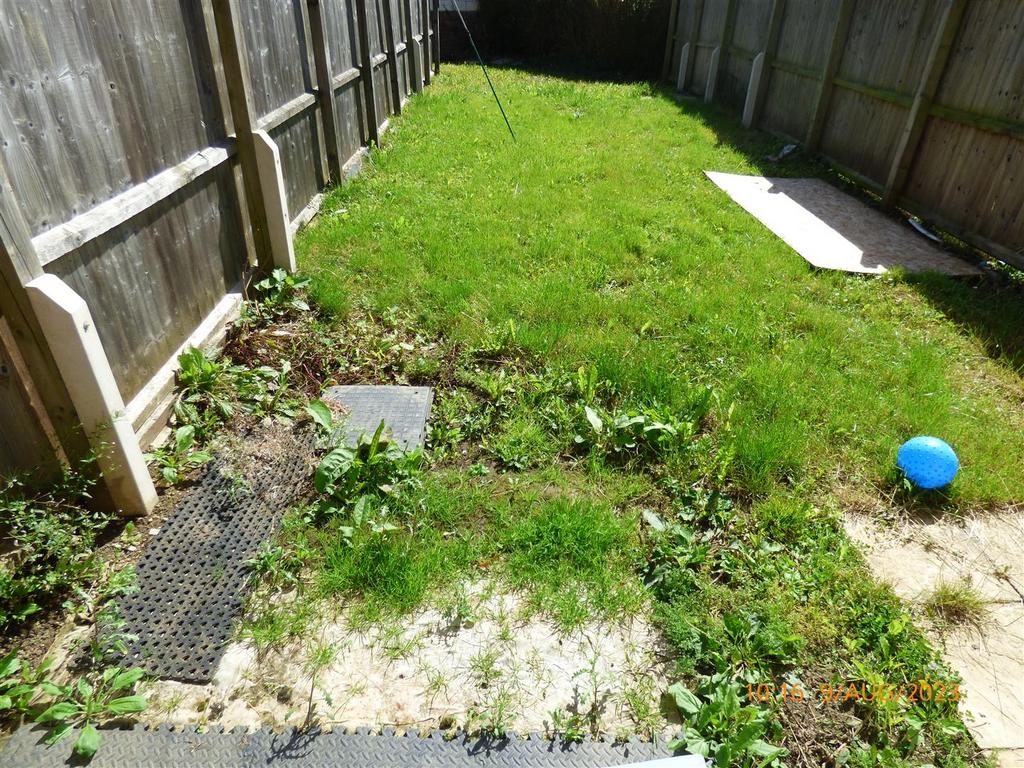 76 Wharncliffe Road - Gdn.JPG