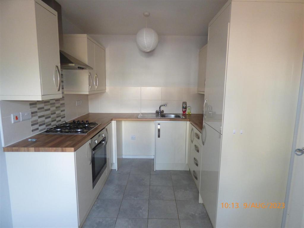 76 Wharncliffe Road - Kitch.JPG
