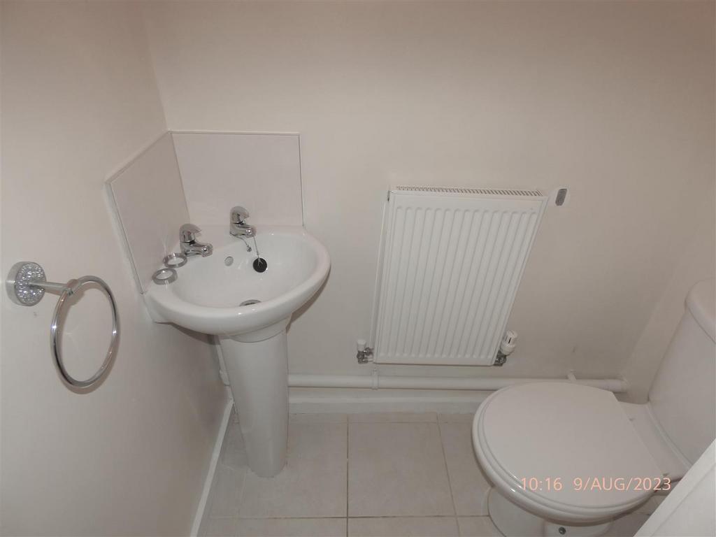 76 Wharncliffe Road - WC.JPG
